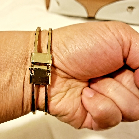 Floral enamel & crystal bracelet, pink & cream - Picture 3 of 9
